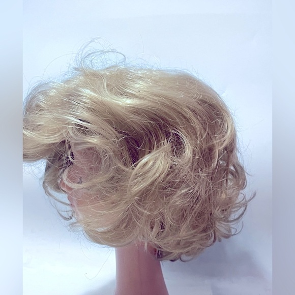 Paula Young Wig ALLURE A5510 A Loose Cutls Blonde Hair Wig - Picture 3 of 7